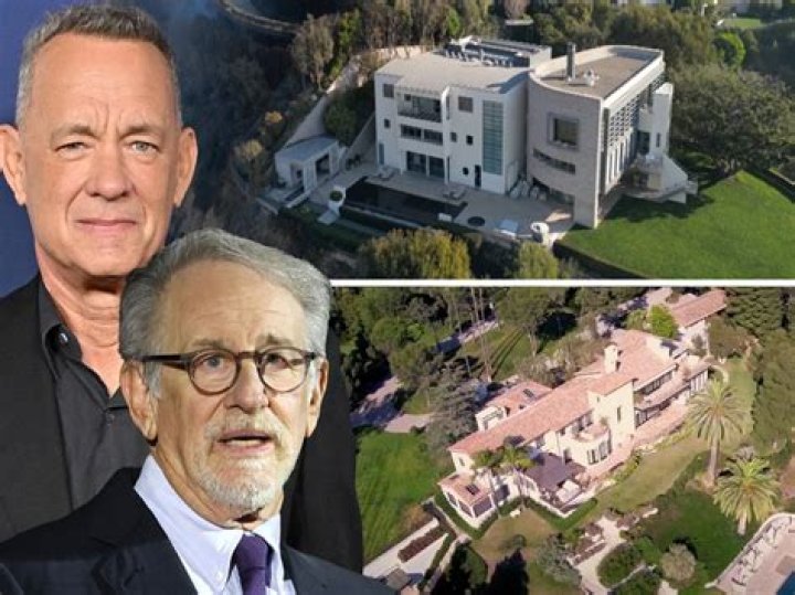 Malibu, CA - Tom Hanks and Rita Wilson look classy as they exit Nobu after enjoying a family dinner in Malibu. Pictured: Tom Hanks BACKGRID USA 23 NOVEMBER 2021 BYLINE MUST READ: BACKGRID USA: +1 310 798 9111 / UK: +44 208 344 2007 / *UK Clients - Pictures Containing Children Please Pixelate Face Prior To Publication*