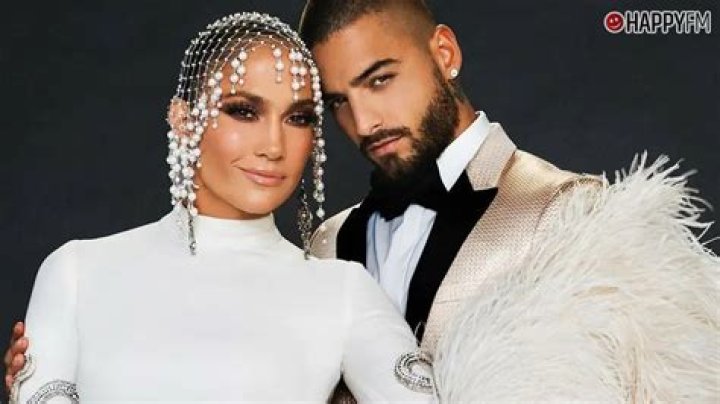 Maluma & Jennifer Lopez in &ldquo;Marry Me