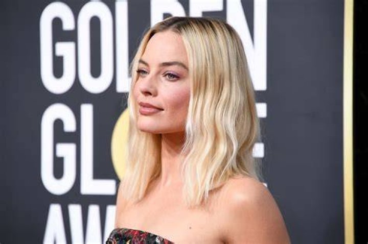 Margot Robbie77th Annual Golden Globe Awards, Arrivals, Los Angeles, USA - 05 Jan 2020Wearing Chanel Same Outfit as catwalk model *10325735as