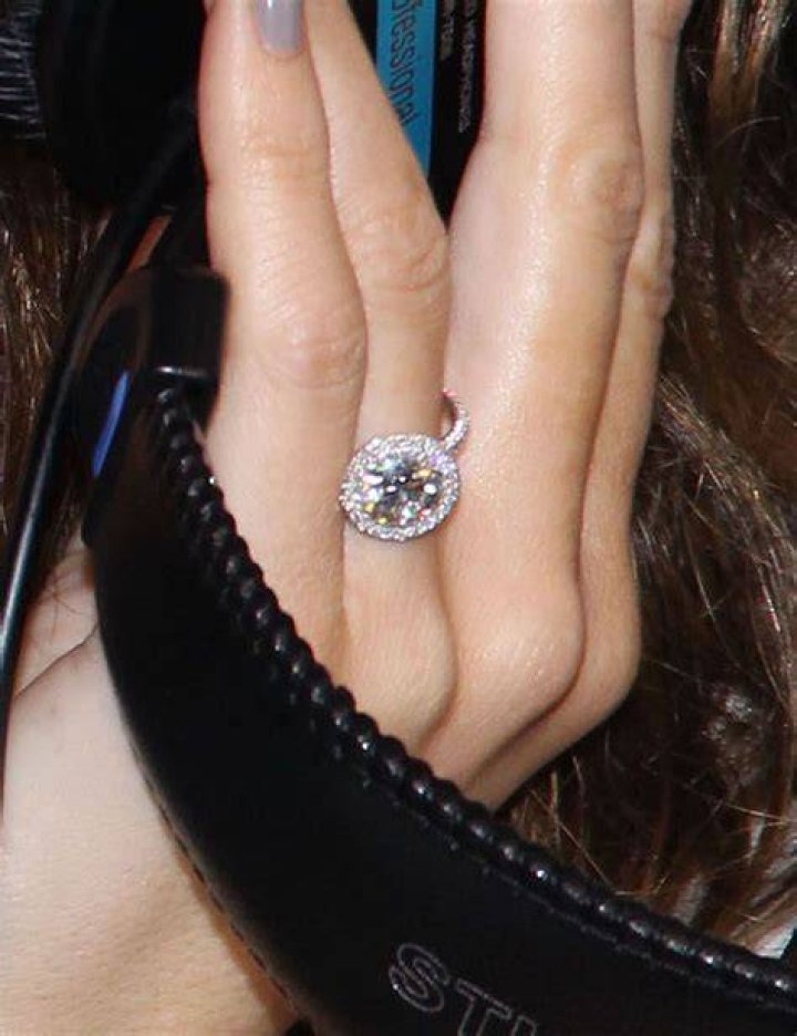 Maria Menounos engagement ring