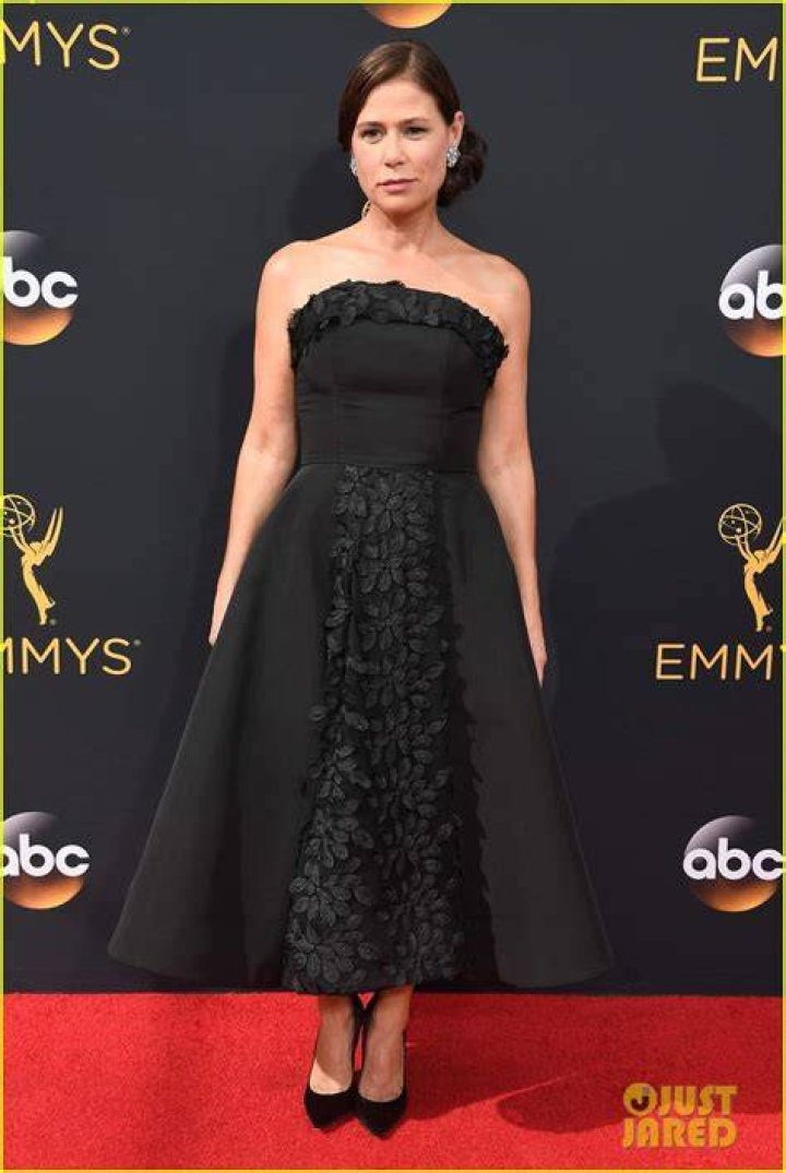 maura-tierney-emmys-2016-emmy-awards