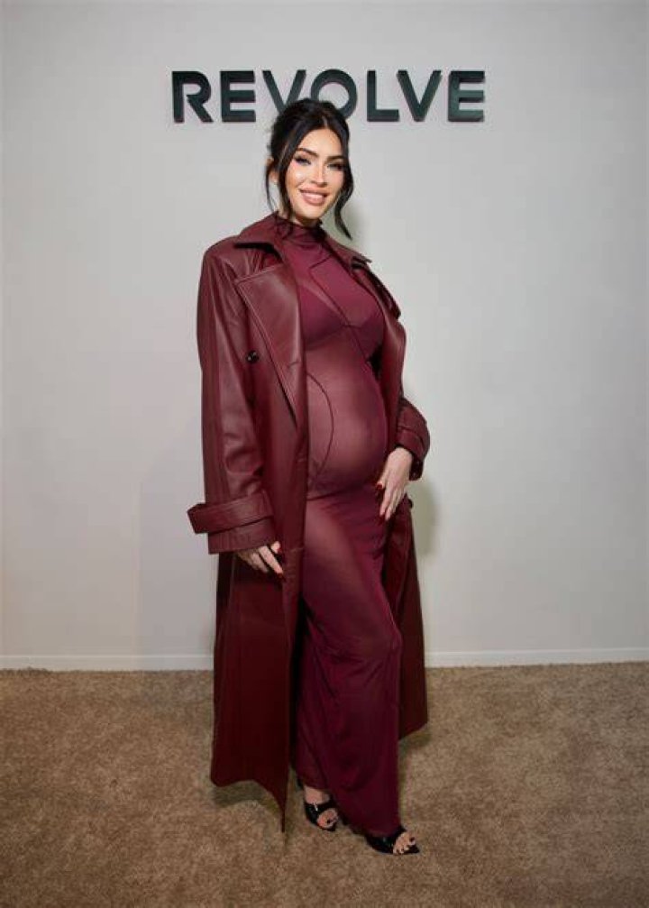 megan-fox-baby-bump-CinemaCon-gala-rex-3