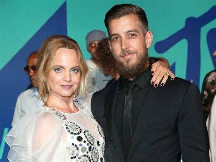 Mena Suvari & Michael Hope In 2017