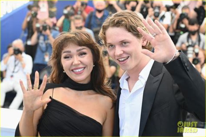 Mercedes & Jack Kilmer At The Premiere Of &lsquo;Val&rsquo;