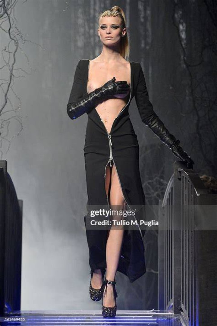 MFW-Philipp Plein - Runway - Milan Fashion Week Fall/Winter 2020-2021 Olivia Culpo, Jada Pinkett Smith,on the catwalk Pictured: Olivia Culpo Ref: SPL5151014 230220 NON-EXCLUSIVE Picture by: SplashNews.com Splash News and Pictures Los Angeles: 310-821-2666 New York: 212-619-2666 London: +44 (0)20 7644 7656 Berlin: +49 175 3764 166 World Rights, No Italy Rights