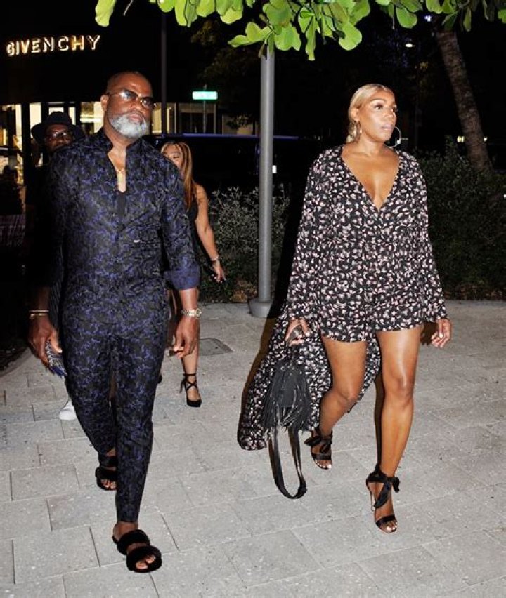 Miami, FL - *EXCLUSIVE* - NeNe Leakes and her boyfriend Nyonisela Sioh were seen arriving at Bar One restaurant for a dinner in Miami, Florida. NeNe looks casually chic in a lace body suit and baggy ripped jeans paired with heels. Pictured: NeNe Leakes, Nyonisela Sioh BACKGRID USA 9 MAY 2022 USA: +1 310 798 9111 / UK: +44 208 344 2007 / *UK Clients - Pictures Containing Children Please Pixelate Face Prior To Publication*