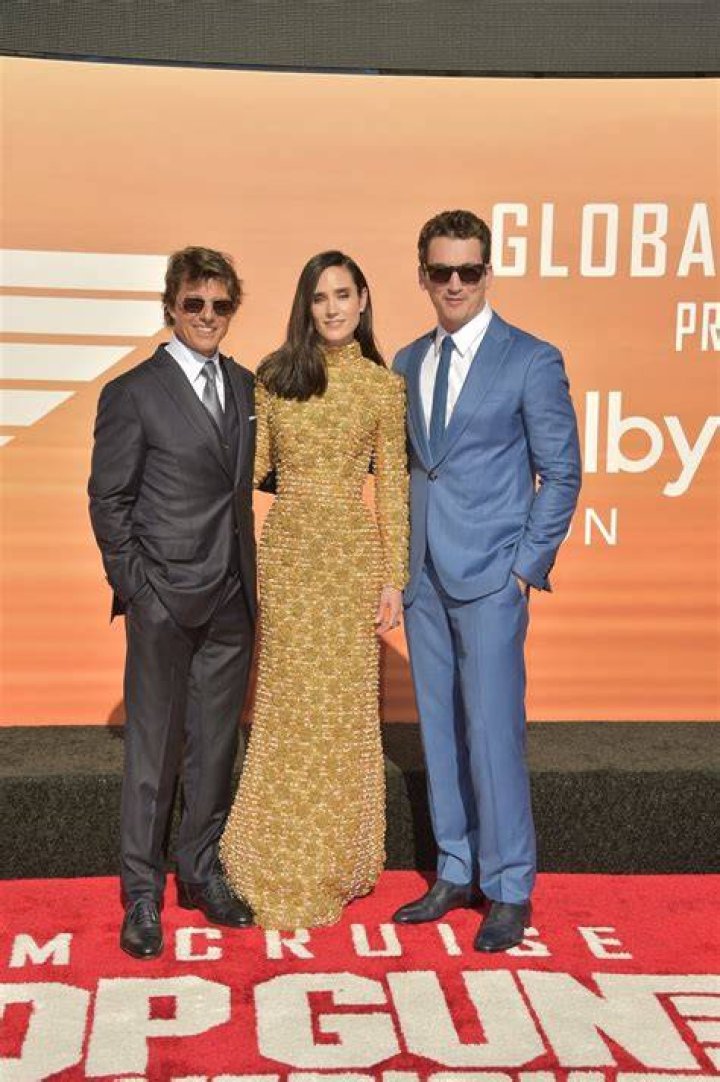 Miles Teller, Jennifer Connelly & Tom Cruise At A &lsquo;Top Gun: Maverick&rsquo; Photocall