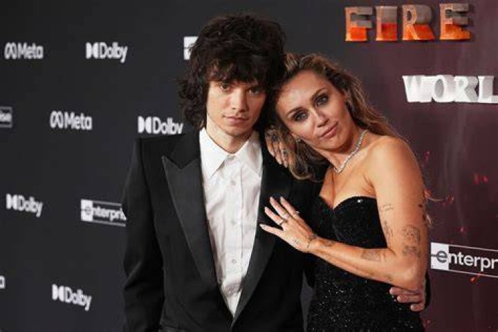 miley cyrus maxx blind date