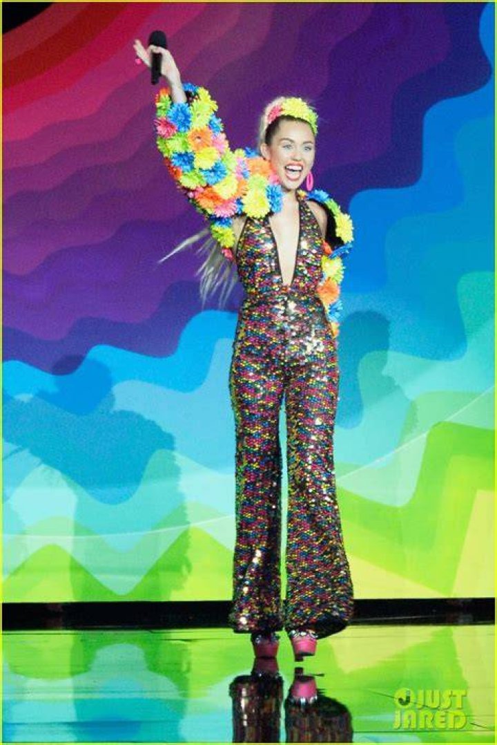 miley-cyrus-mtv-vmas-2015-video-music-awards