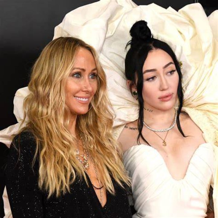 Miley Cyrus Noah Cyrus