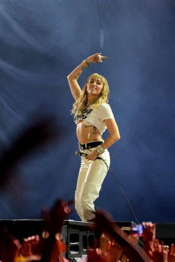 Miley Cyrus Performing