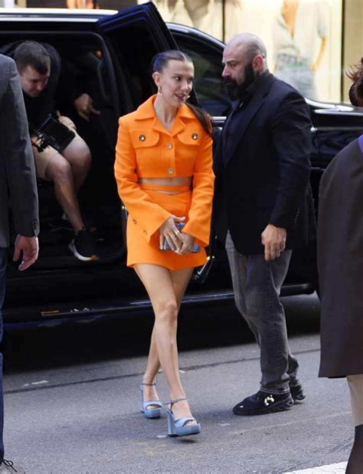 Millie Bobby Brown arrives at Good Morning America in a little black dress in New York City Pictured: Millie Bobby Brown Ref: SPL5497786 281022 NON-EXCLUSIVE Picture by: Christopher Peterson / SplashNews.com Splash News and Pictures USA: +1 310-525-5808 London: +44 (0)20 8126 1009 Berlin: +49 175 3764 166 World Rights