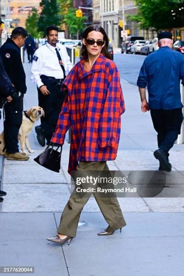 New York, NY - Actress Riley Keough arrives at The Late Show with Stephen Colbert in New York City. Pictured: Riley Keough BACKGRID USA 1 MARCH 2023 BYLINE MUST READ: MediaPunch / BACKGRID USA: +1 310 798 9111 / UK: +44 208 344 2007 / *UK Clients - Pictures Containing Children Please Pixelate Face Prior To Publication*