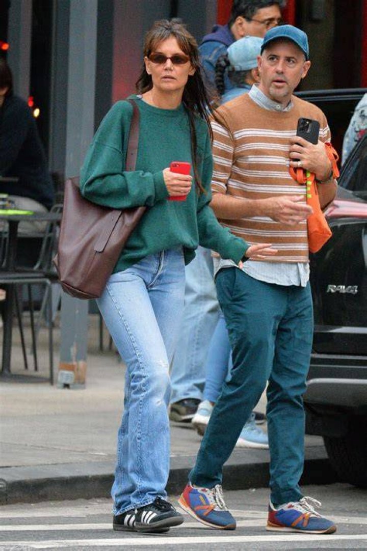 New York, NY - *EXCLUSIVE* - Katie Holmes and new boyfriend Emilio Vitolo put on a very sweet display as they enjoy a day around the city. The couple are seen riding the NYC Ferry to East 90th Street and went for a walk along the river on a beautiful late summer day in the city. Katie is clearly smitten with the young restauranteur since the couple were first spotted together about a week ago. Pictured: Katie Holmes, Emilio Vitolo BACKGRID USA 15 SEPTEMBER 2020 USA: +1 310 798 9111 / UK: +44 208 344 2007 / *UK Clients - Pictures Containing Children Please Pixelate Face Prior To Publication*