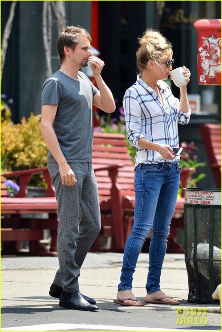 New York, NY - Friendly exes Scott Disick and Kourtney Kardashian arrive back to a NYC hotel with their kids. Pictured: Scott Disick, Reign Aston Disick BACKGRID USA 29 SEPTEMBER 2018 USA: +1 310 798 9111 / UK: +44 208 344 2007 / *UK Clients - Pictures Containing Children Please Pixelate Face Prior To Publication*