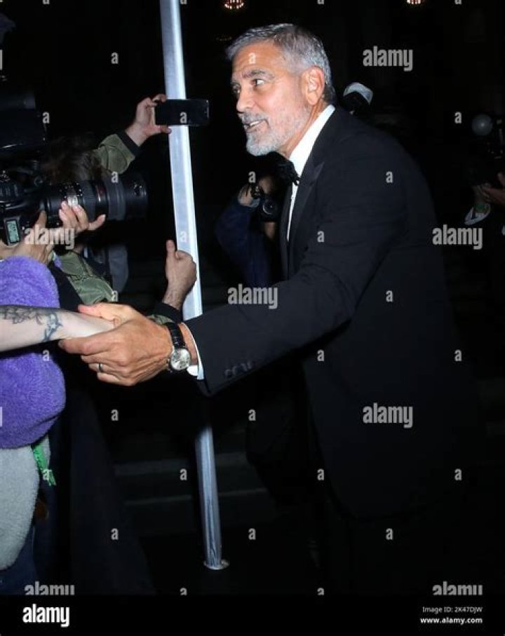 New York, NY - George Clooney and Amal Clooney hold hands leaving The Greenwich Hotel in New York City after dinner at Locanda Verde. Pictured: George Clooney, Amal Clooney BACKGRID USA 22 SEPTEMBER 2022 USA: +1 310 798 9111 / UK: +44 208 344 2007 / *UK Clients - Pictures Containing Children Please Pixelate Face Prior To Publication*