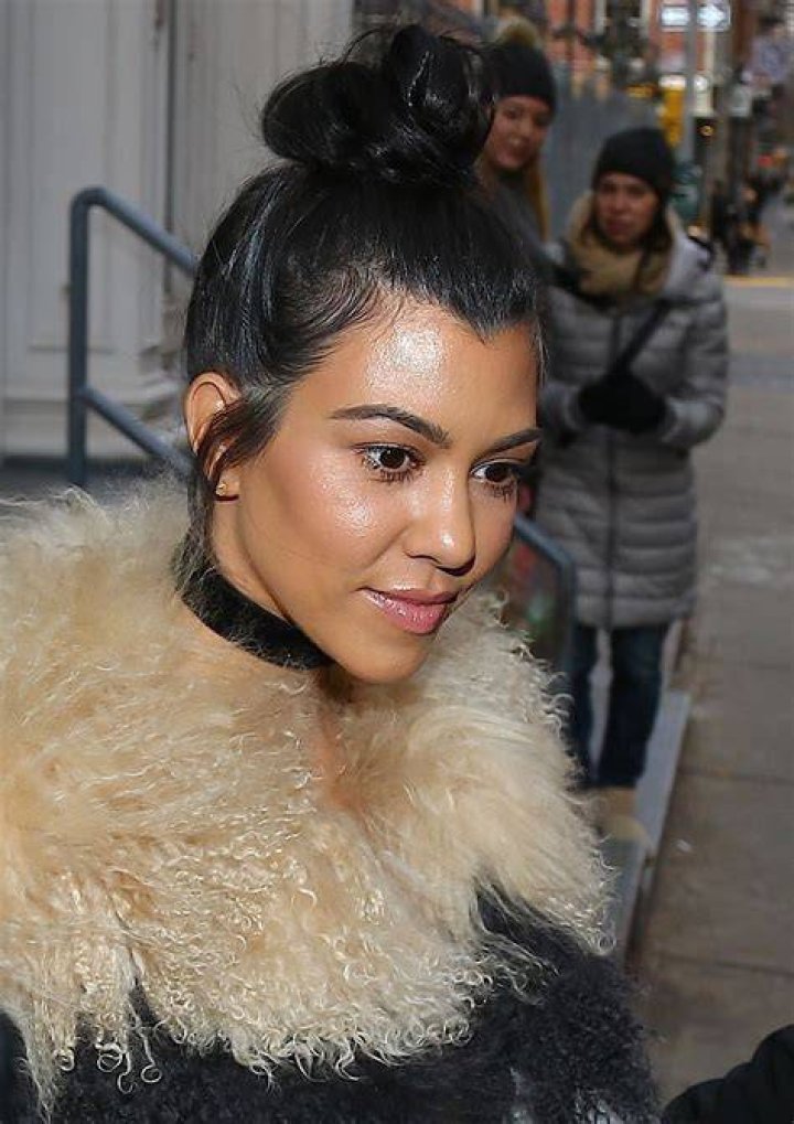 New York, NY - Kourtney Kardashian stuns while heading to a Met Gala afterparty with Travis Barker in New York.Pictured: Kourtney Kardashian, Travis BarkerBACKGRID USA 2 MAY 2022 BYLINE MUST READ: JosiahW / BACKGRIDUSA: +1 310 798 9111 / : +44 208 344 2007 / *UK Clients - Pictures Containing ChildrenPlease Pixelate Face Prior To Publication*
