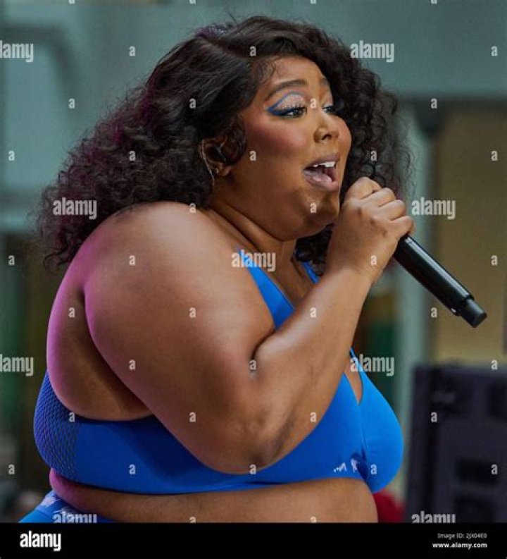 New York, NY - Lizzo rocks a purple dress with matching sunglasses as she arrives at Anna Wintour's pre-Met gala dinner party. Pictured: Lizzo BACKGRID USA 30 APRIL 2023 USA: +1 310 798 9111 / UK: +44 208 344 2007 / *UK Clients - Pictures Containing Children Please Pixelate Face Prior To Publication*