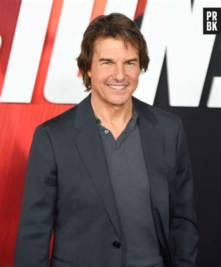 New York, NY - Tom Cruise's ex-wife, Katie Holmes, stopped traffic just by wearing a sports bra and casual green trousers. Pictured: Katie Holmes BACKGRID USA 25 JULY 2023 BYLINE MUST READ: Ave Phoenix / BACKGRID USA: +1 310 798 9111 / UK: +44 208 344 2007 / *UK Clients - Pictures Containing Children Please Pixelate Face Prior To Publication*