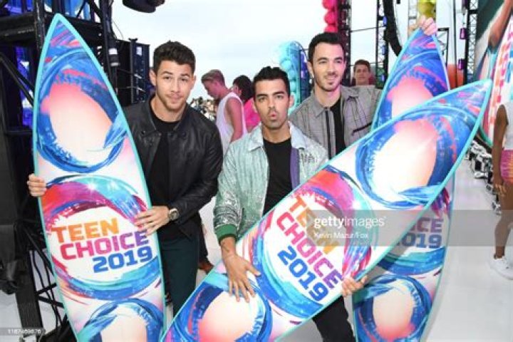 nick-jonas-teen-awards-