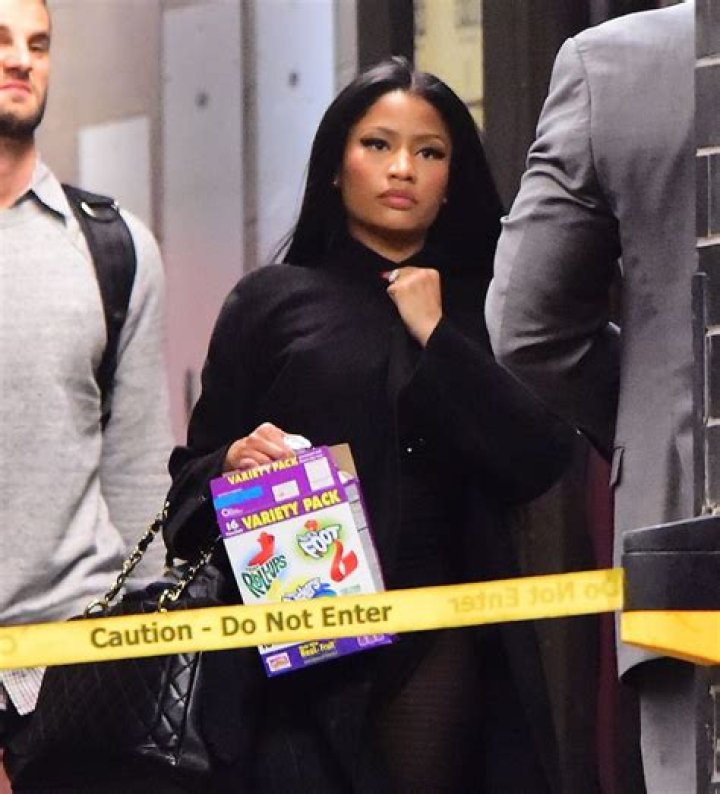 Nicki Minaj Leaves Her NYC Hotel