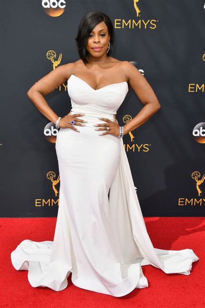 niecy-nash-emmys-2016-emmy-awards