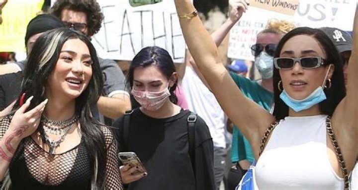 Nikita Dragun with other protesters