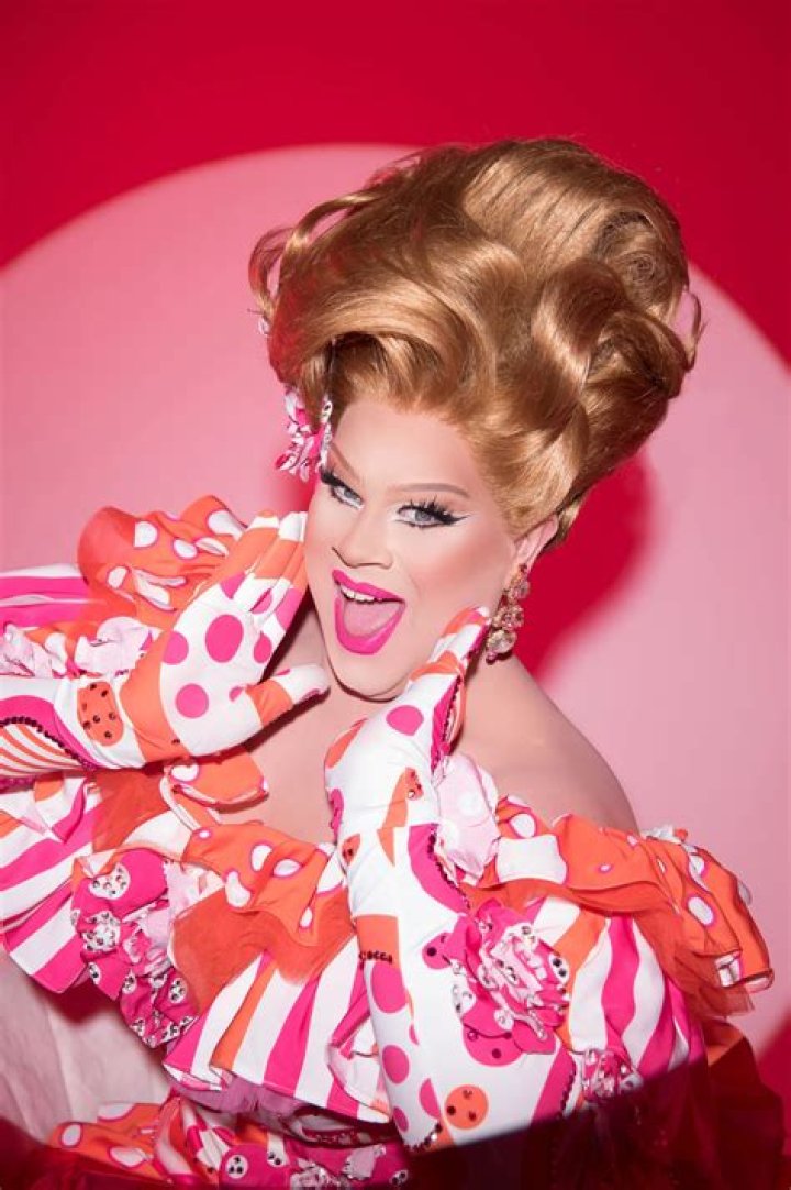 Nina West Shares The Christmas Spirit