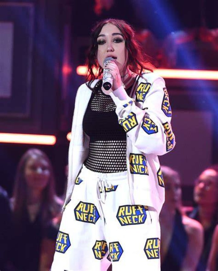 noah-cyrus-mtv-awards-2017-best-dressed