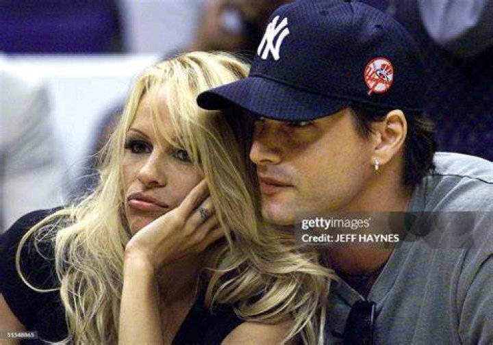 PAMELA ANDERSON AND BOYFRIEND MARCUS SCHENKENBERG PETA 20TH BIRTHDAY PARTY, NEW YORK, AMERICA - SEP 2000