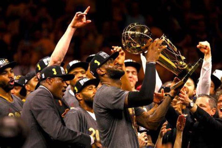 parade-lebron-james-1