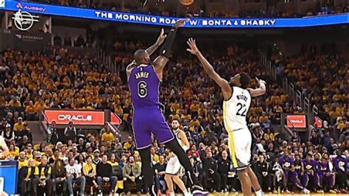 parade-lebron-james-3