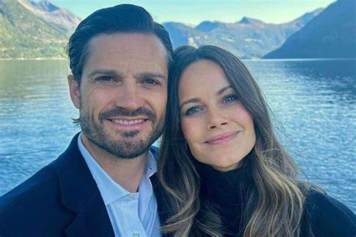 Prince-Carl-Philip-and-Sofia-Hellqvist-topless-model-married-ffn-ftr