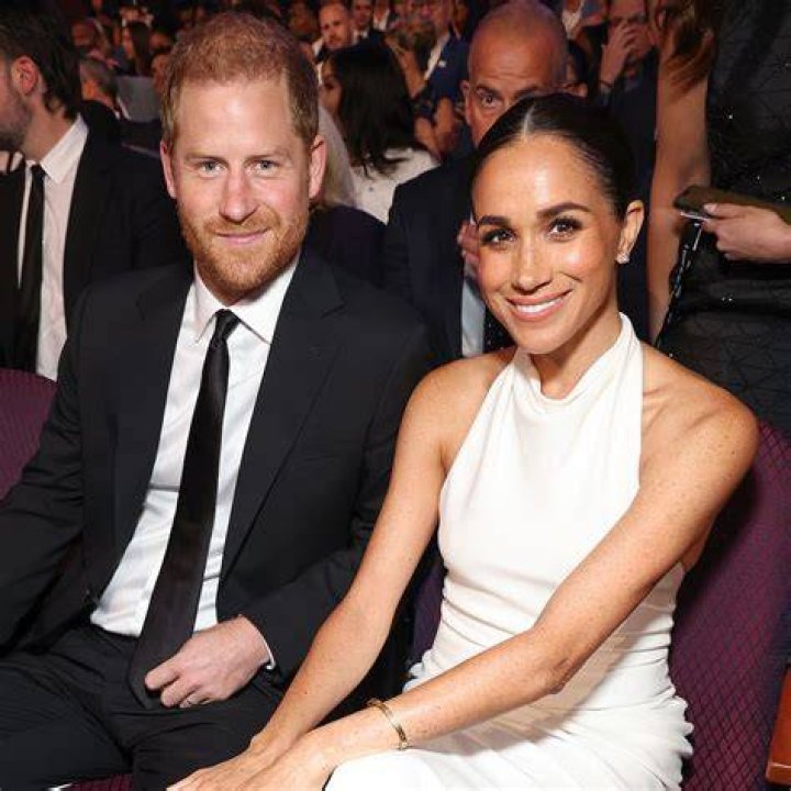 Prince Harry & Meghan Markle stay close