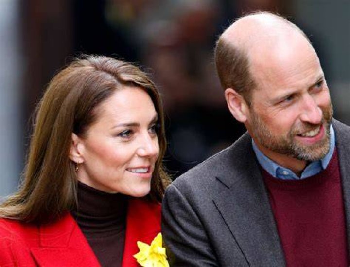 Prince William & Kate Middleton Walk With Their Kids To School