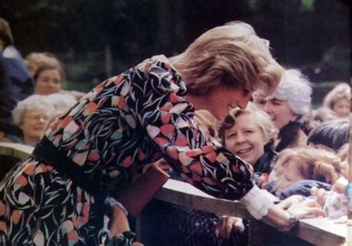 Princess Diana Talking To Her Sons Princes William & Harry