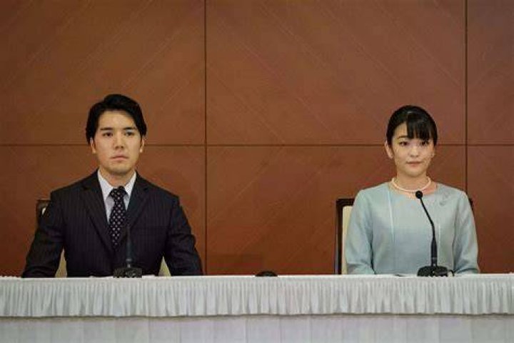 Princess Mako (R), the elder daughter of Prince Akishino and Princess Kiko, and her husband Kei Komuro (L), pose for photographs during a press conference to announce their wedding at Grand Arc Hotel in Tokyo, Japan 26 October 2021. Princess Mako and Kei Komuro press conference in Tokyo, Japan - 26 Oct 2021