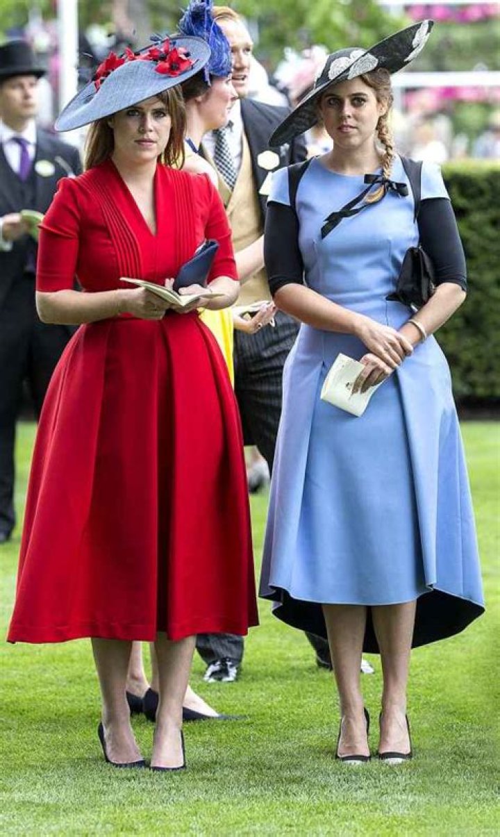 Princesses Eugenie & Beatrice At Queen Elizabeth II&rsquo;s Vigil
