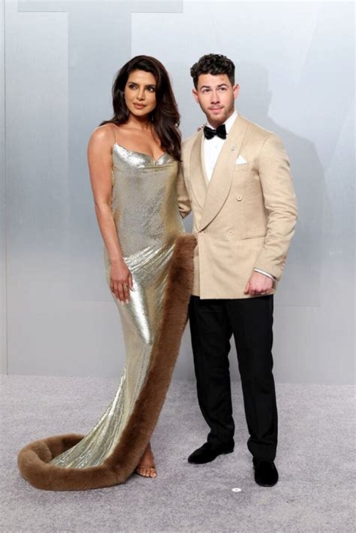 priyanka-chopra-vanity-fair-oscars-2017-academy-awards-rec