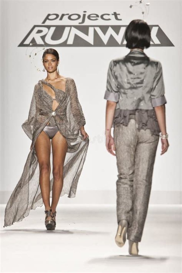090911_project_Runway_Model_Practice_124132677