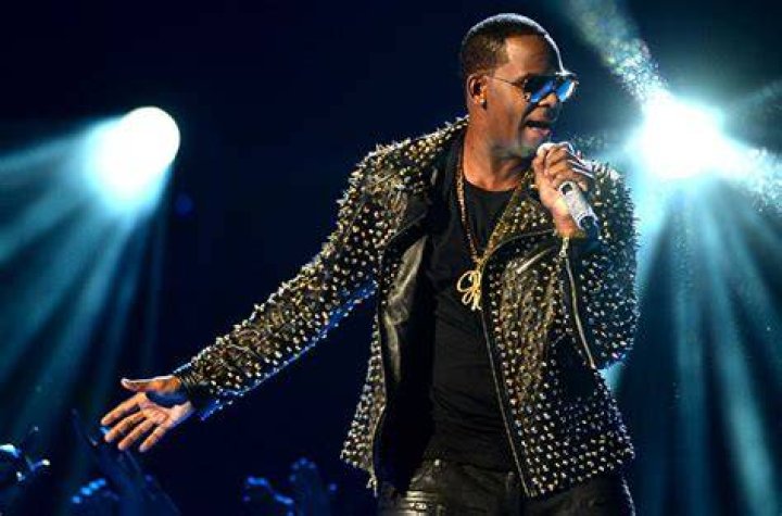 R.-Kelly-BET-Awards-2013