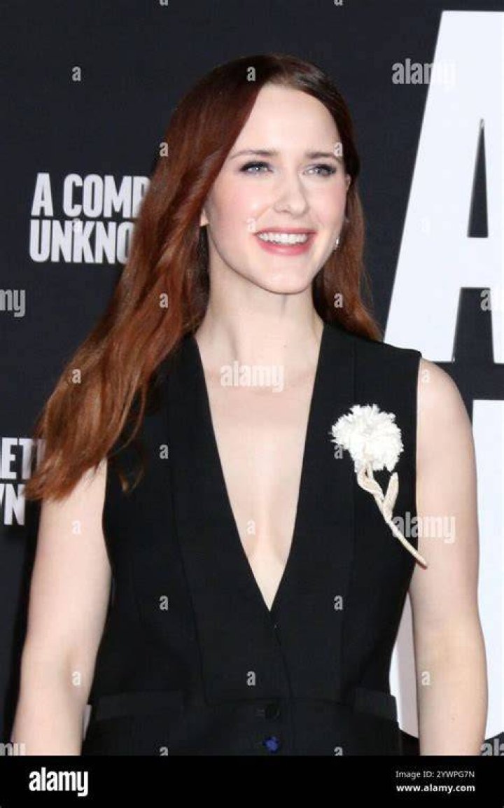 Rachel Brosnahan pictured at "The Marvelous Mrs Maisel" set in Downtown, Manhattan. Pictured: Rachel Brosnahan Ref: SPL5489603 290922 NON-EXCLUSIVE Picture by: Jose Perez / SplashNews.com Splash News and Pictures USA: +1 310-525-5808 London: +44 (0)20 8126 1009 Berlin: +49 175 3764 166 World Rights