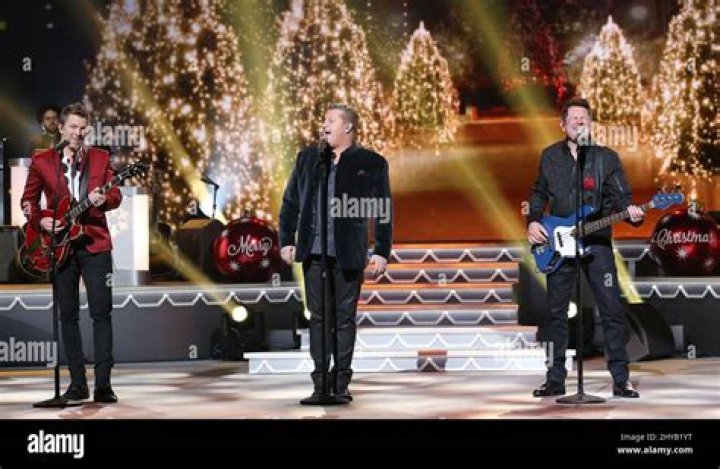 rascal-flatts-cma-christmas-special-2016-4