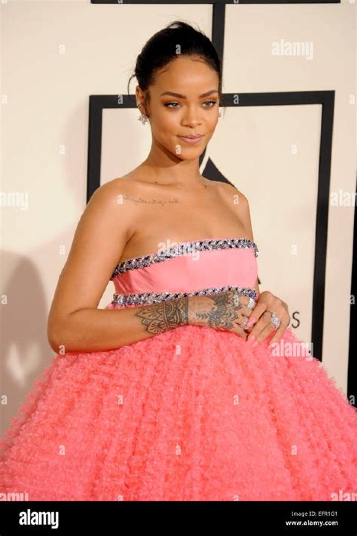 rihanna-back-grammys