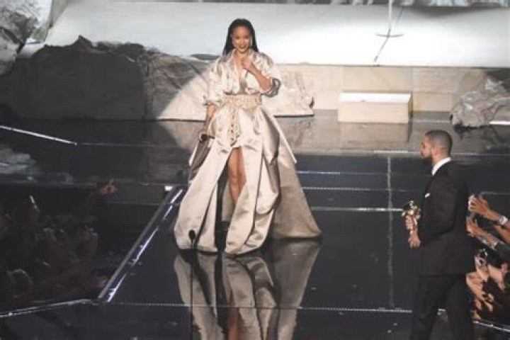 rihanna-final-performance-vmas-1