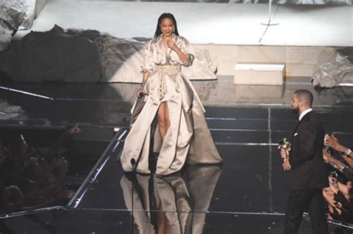 rihanna-final-performance-vmas-2