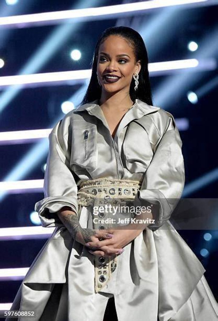 Rihanna, left, accepts the Michael Jackson Video Vanguard Award from Drake at the MTV Video Music Awards at Madison Square Garden, in New York 2016 MTV Video Music Awards - Show, New York, USA
