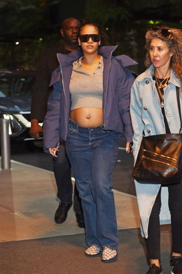 Rihanna-out-and-about-in-NYC-long-pants-braless-spl-ftr