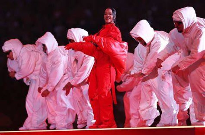 rihanna-performancs-vmas-1