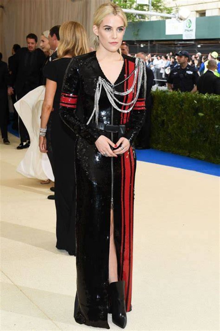 Riley-Koough-met-gala-2017-beauty